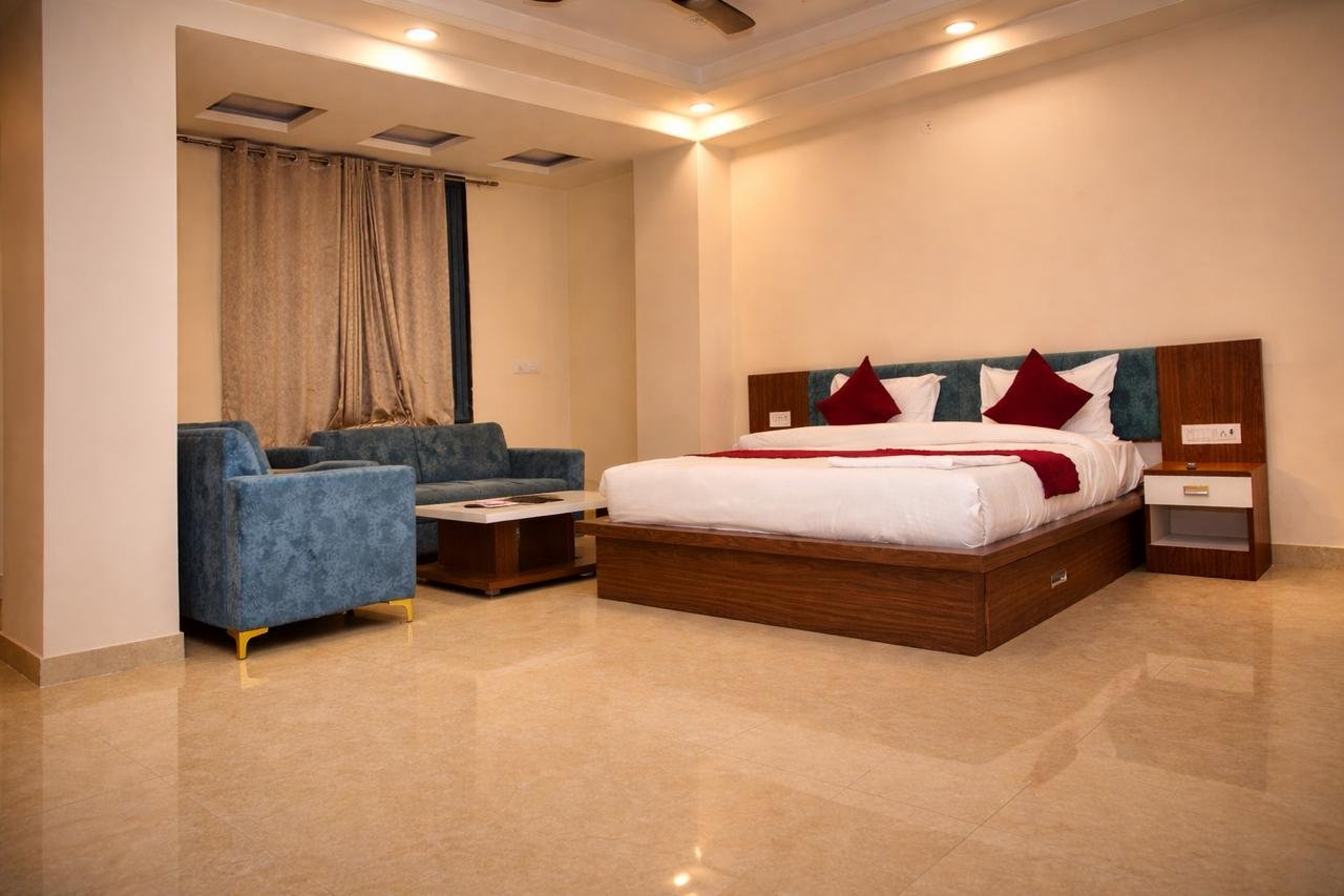 Luxury room with lounge seating